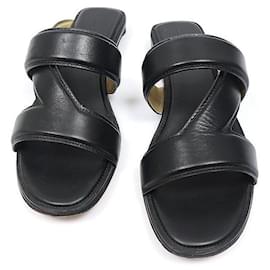 Bottega Veneta Mules in vitello nero con fasce incrociate da donna