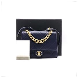 Chanel Navy gesteppte Kalbsleder-Messenger-Schultertasche und Crossbody-Bag mit goldfarbenen Beschlägen