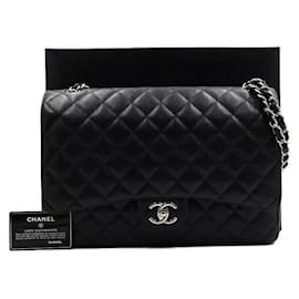 Chanel Borsa a tracolla con patta e catena argentata