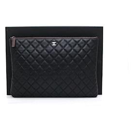Chanel Clutch Classic Large in pelle d'agnello nera con CC argento