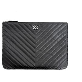 Clutch con Borchie Chevron Nera - Chanel