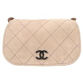 Chanel Borsa a tracolla matelassé con patta in camoscio beige