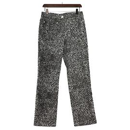 Chanel Damenhose aus schwarzem Baumwolldenim mit CC Logo Muster Camelia
