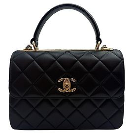 Chanel Borsa a tracolla piccola in pelle di agnello con patta e catena Nera