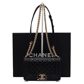 Chanel Borsa a tracolla e crossbody Boy Small in pelle d'agnello con catena dorata