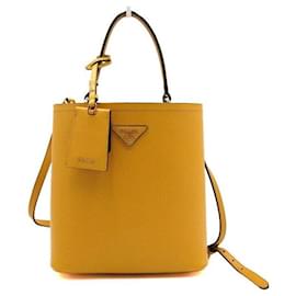 Prada Borsa Tote e Borsa a Tracolla Medium Yellow Saffiano Doblé Panier
