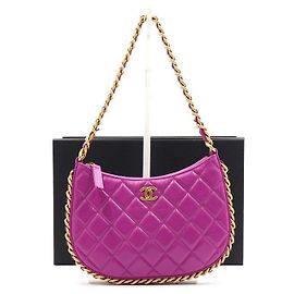 Chanel Bolsa de ombro hobo feminina em pele de cordeiro roxa com corrente CC dourada