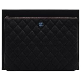 Borsa a Pochette Classic New Medium in Caviar Nero con Logo CC Argento - Chanel