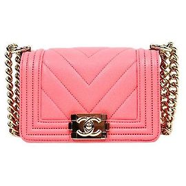 Chanel Mini Boy Bag in caviar chevron rosa con chip