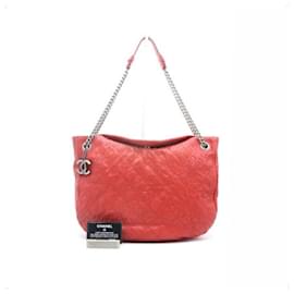 Chanel Borsa a tracolla Hobo in pelle caviar trapuntata rossa edizione limitata con catena argentata