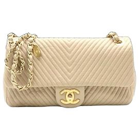 Chanel Beige Calfskin Chevron Flap CC Schultertasche mit goldener Kette