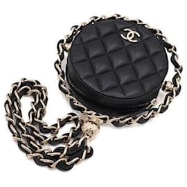 Chanel Bolso pouch de piel de cordero negro con correa de cadena y CC dorados Season