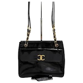 Chanel Borsa a Tracolla in Vernice con Catena Nera