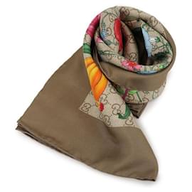 Gucci Quadrato in twill di seta con stampa GG