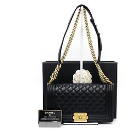 Chanel Borsa a tracolla da donna Boy Medium in lambskin nero con catena dorata