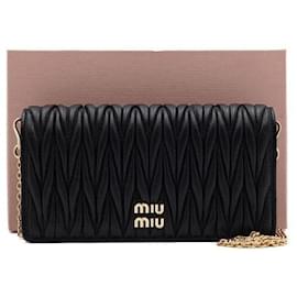 Borsa telefono a tracolla e crossbody in pelle napa matelassé con catena dorata - Miu Miu