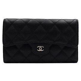 Chanel Cartera Larga Classic Flap de Caviar Negro