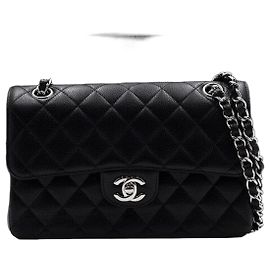 Chanel Borsa a tracolla Classic Small Flap CC in pelle caviar nera con catena argentata