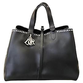 Dior Borsa Tote in vitello borchiata nera mai usata