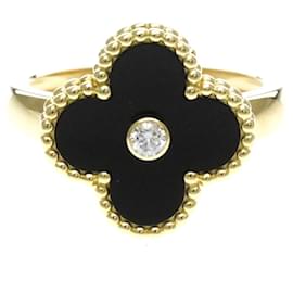 Van Cleef & Arpels Vintage Alhambra 18K Yellow Gold with Carnelian and Diamond