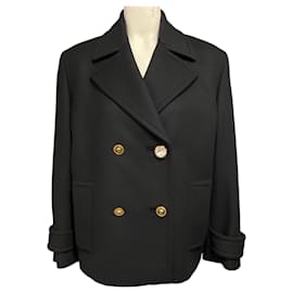 Cappotto Pea Coat Versace nero in lana a doppio petto con medaglione Medusa dorato e bottoni in cristallo