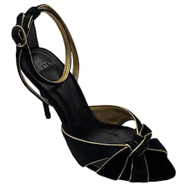Alexandre Birman Retro-Sandalen aus Samt mit Knöchelriemen und Lederbesatz in Black / Gold