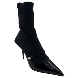 Botines Carolyn de piel charol negra y punto Jimmy Choo