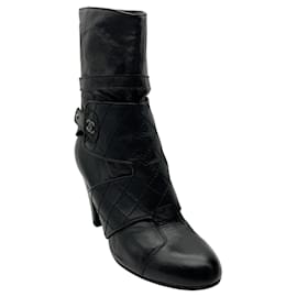Botines Chanel de piel acolchada negra