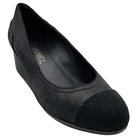 Décolleté wedge Chanel in pelle nera / camoscio