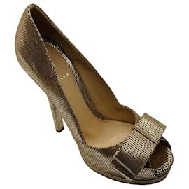 Fendi Gold Deco Textured Leather Double Platform Bow Peep Toe Pumps