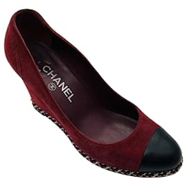 Décolleté con zeppa Chanel 2011 in camoscio bordeaux scuro