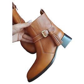 Botines de cuero marrón para mujer See By Chloé con detalle de borlas