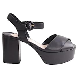 Tacchi Prada in pelle nera