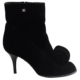Botas Chanel de terciopelo negro