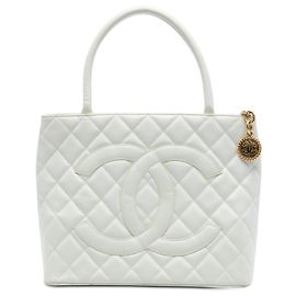 Tote Chanel Caviar Medallion Bianca