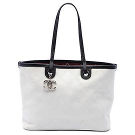 Borsa Shopping Fever Tote Chanel CC matelassé in pelle Caviar bianca