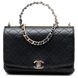 Borsa a patta Chanel Medium Quilted Lambskin La Parisienne Nera
