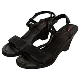 Sandali wedge in pelle marrone scuro da donna Prada
