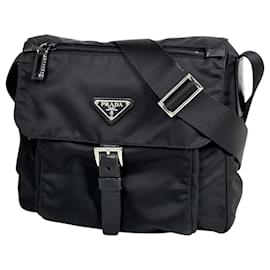 Borsa a tracolla Prada in nylon nero e pelle