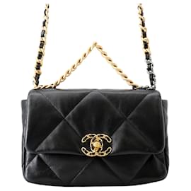 Chanel 19 Flap Medium in nappa nera