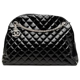 Borsa Bowling Just Mademoiselle Chanel in vernice matelassé nera Large