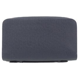 Louis Vuitton Taiga Zippy XL Bi-Fold Wallet