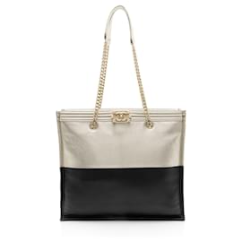 Bolso Chanel Large Boy Tote de piel de becerro bicolor