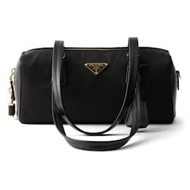 Prada Borsa Medium in Nylon e Pelle con Lucchetto