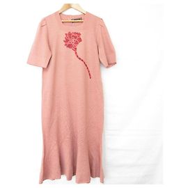 Autre Marque Vestido de punto con bordados florales Toyoko Saito