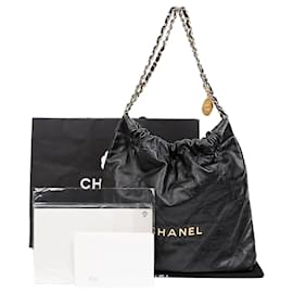 Chanel Borsa a tracolla in vitello lucido nera con dettagli dorati