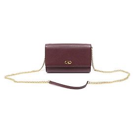 Salvatore Ferragamo Mini Borsa a Tracolla con Catena Gancini in Pelle di Vitello Martellata Wine