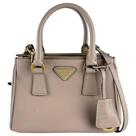 Borsa a mano Prada in pelle grigiastra
