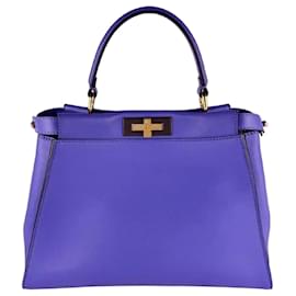 Fendi Peekaboo Regular Handtasche aus Leder in Lila