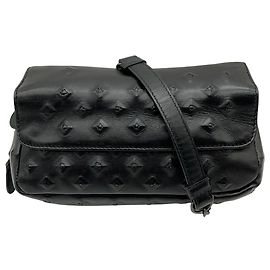 Borsa a tracolla piccola Bottega Veneta in pelle nera con borchie